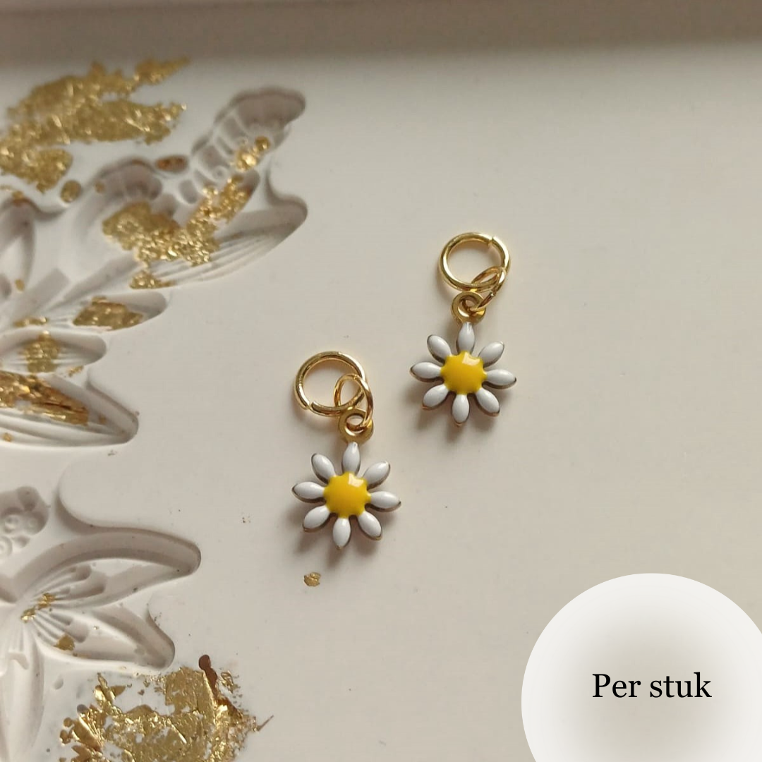 Mix & match oorbel bedel gekleurd bloemetje goudkleur