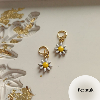 Mix & match oorbel bedel gekleurd bloemetje goudkleur