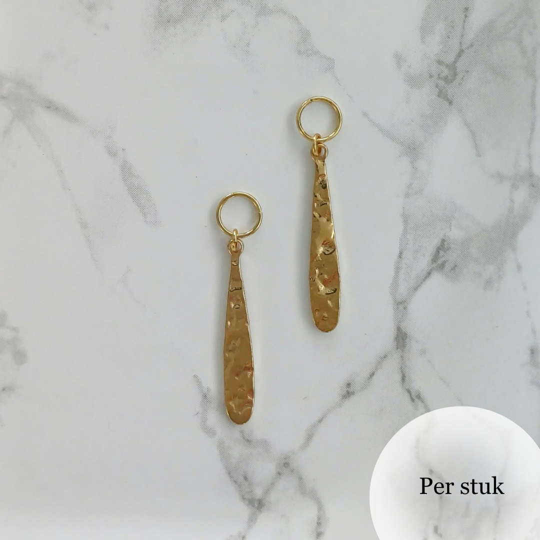 Mix & match langwerpige gehamerde RVS bedel goudkleurig