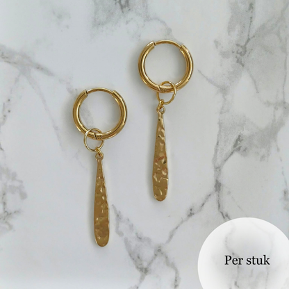 Mix & match langwerpige gehamerde RVS bedel goudkleurig