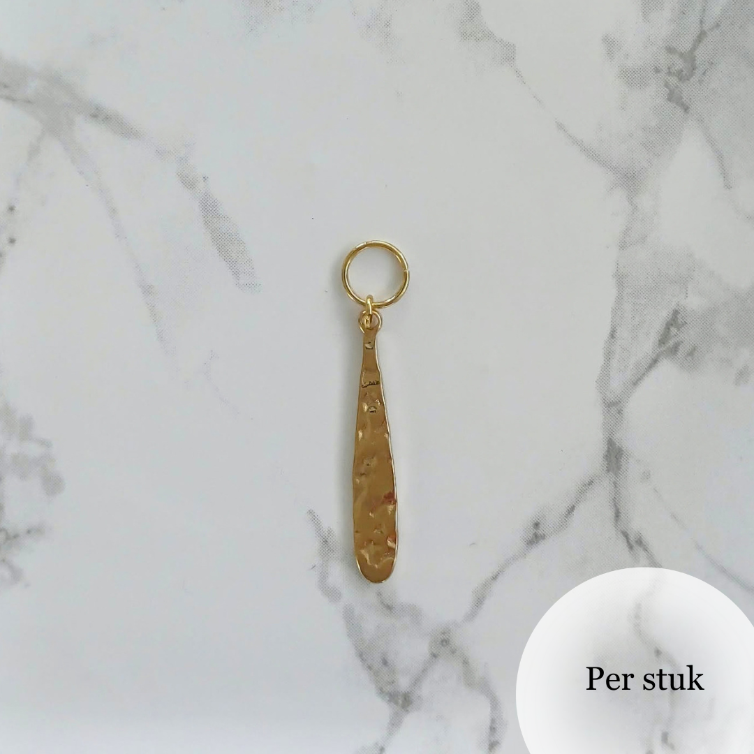 Mix & match langwerpige gehamerde RVS bedel goudkleurig