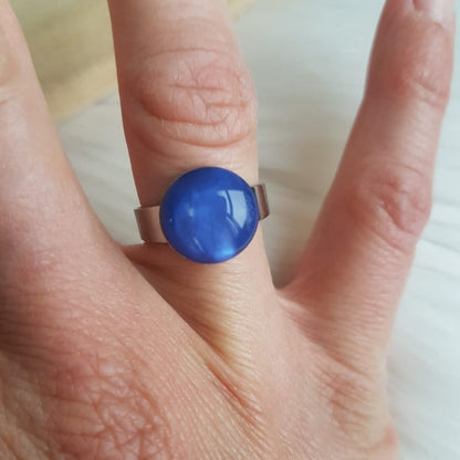 Ring met blauwe cabochon