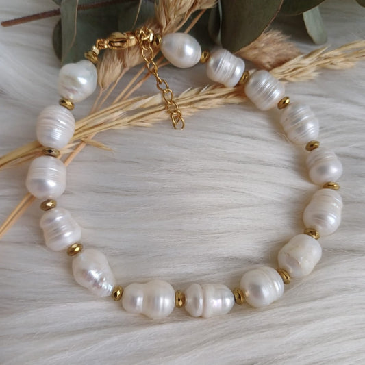 Coarse pearl bracelet with white and gold