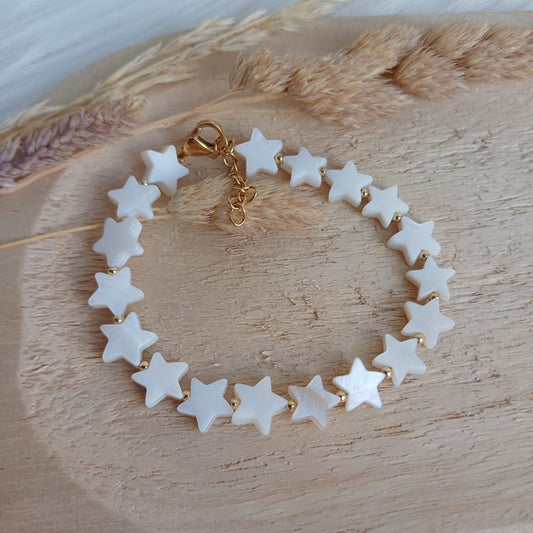 Bead bracelet with shell beads star