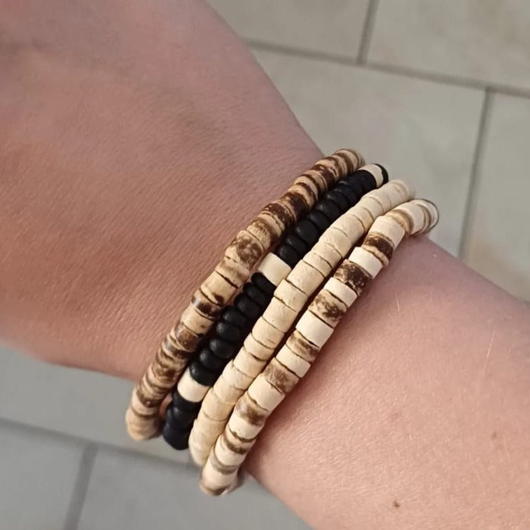 Armband van kokoskralen