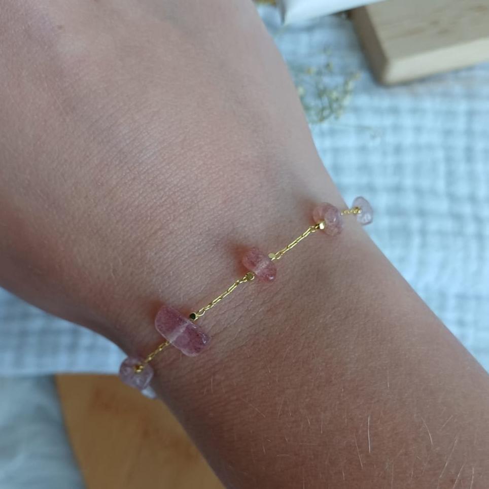 Verfijnd armband je met Aardbeienkwarts