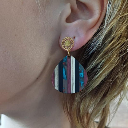 Stud earrings with black and white resin charms