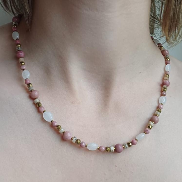 Necklace with fine freshwater pearls