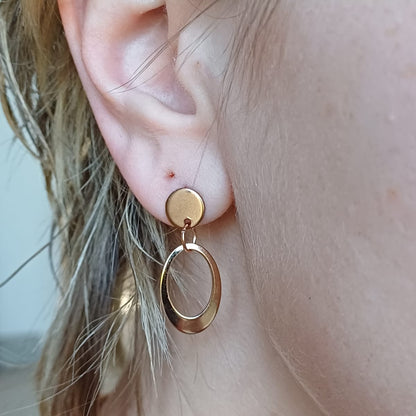 Elegante oorstekers met verfijnde ovale bedels