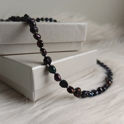 Elegante kralenketting met donkere zoetwaterparels