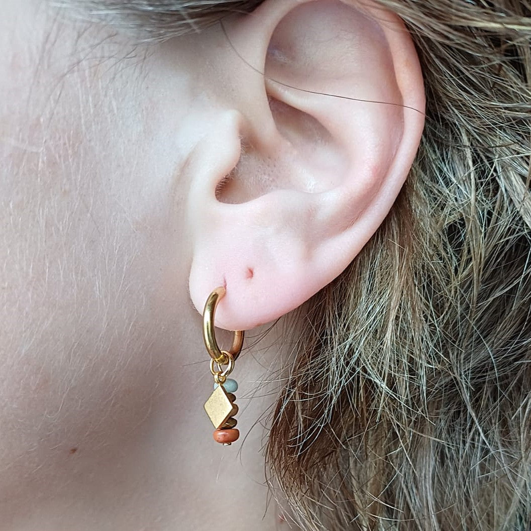 Unieke oorbellen met minimalistische natuursteentjes