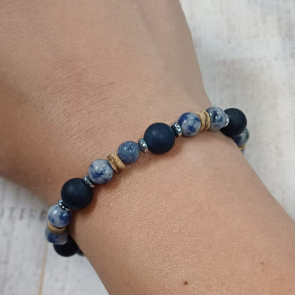 Kralenarmband met blauwe accenten