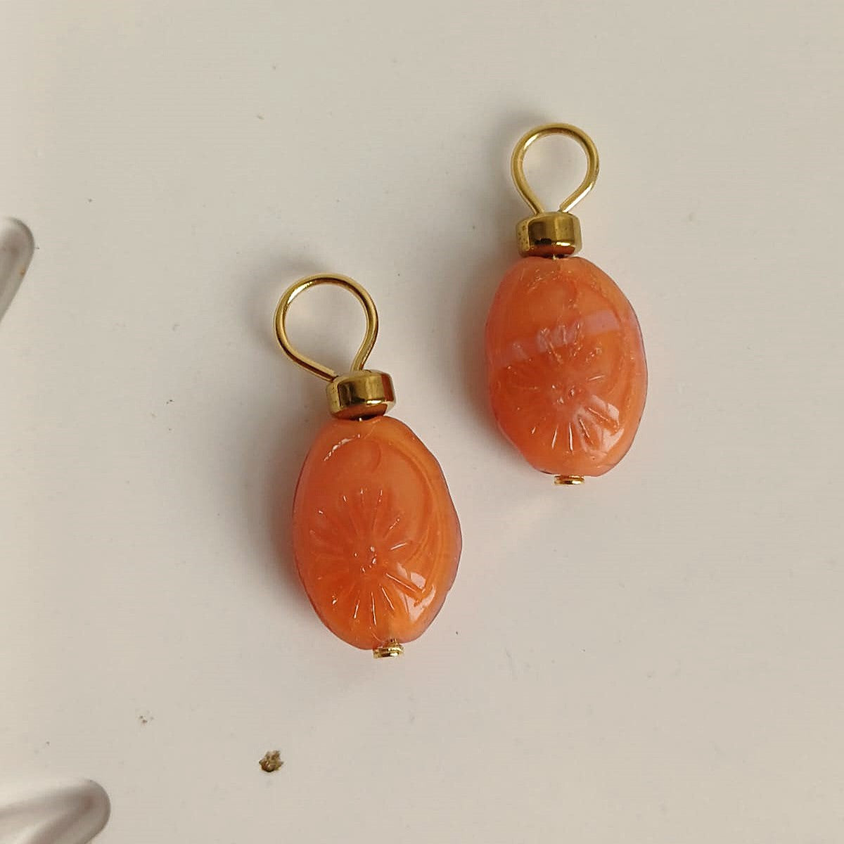 Mix & match bedel met zonnige glaskraal