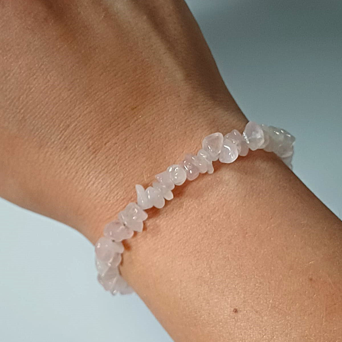 Armband met rozenkwarts chip stenen
