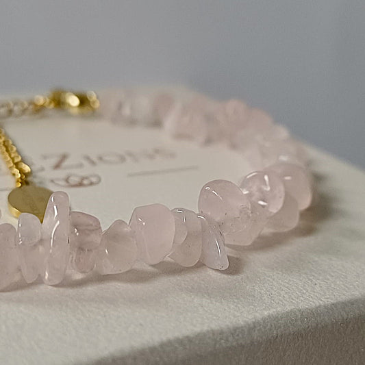 Armband met rozenkwarts chip stenen