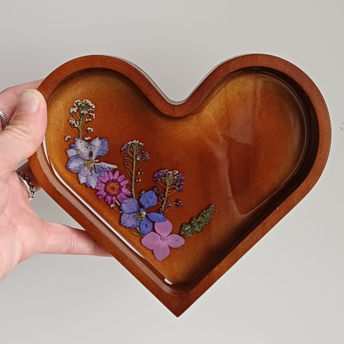 Houten schaaltje hart met bloemen