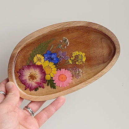 Ovaal houten sieradenschaaltje met bloemen