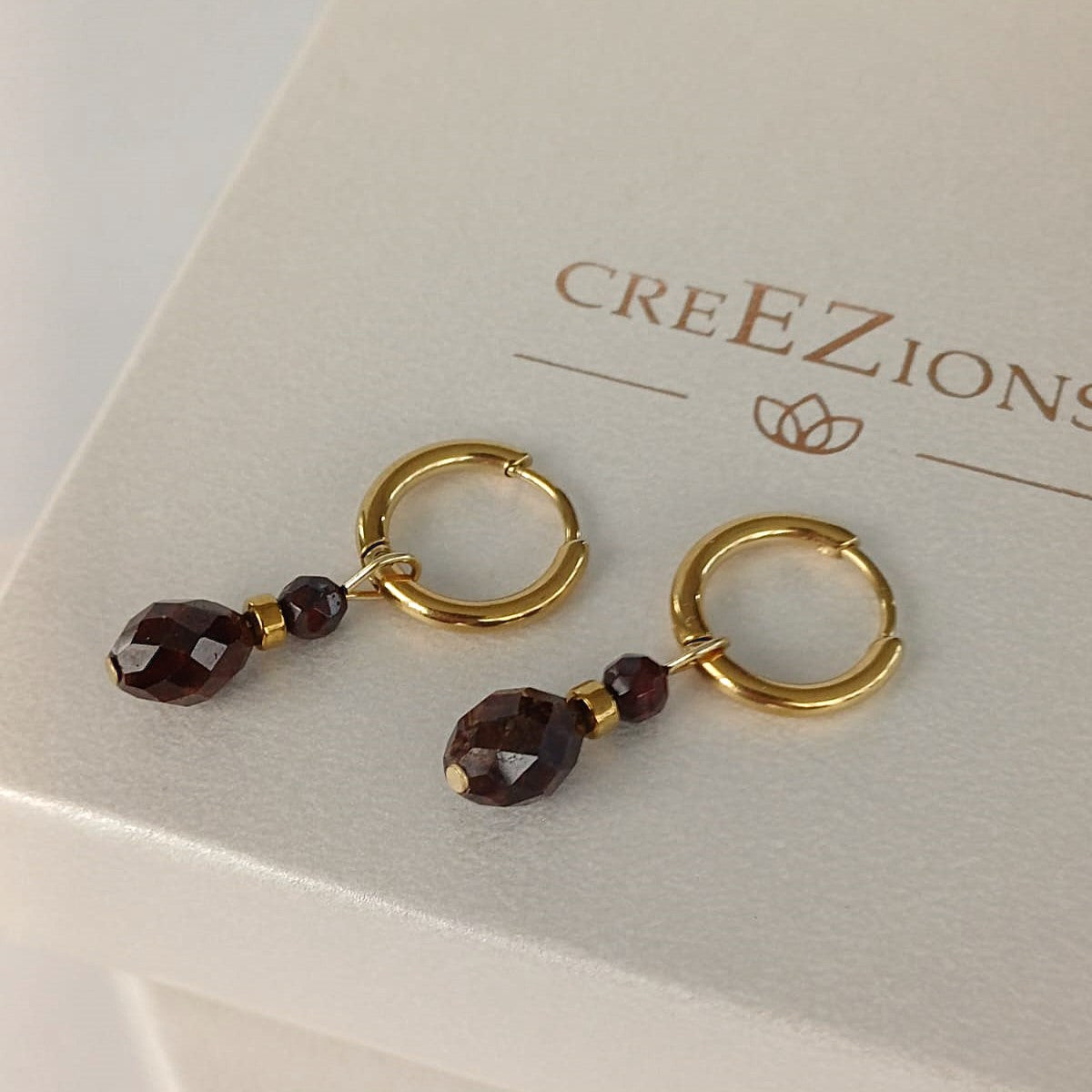 CreEZions granaat oorbellen met bloedkralen