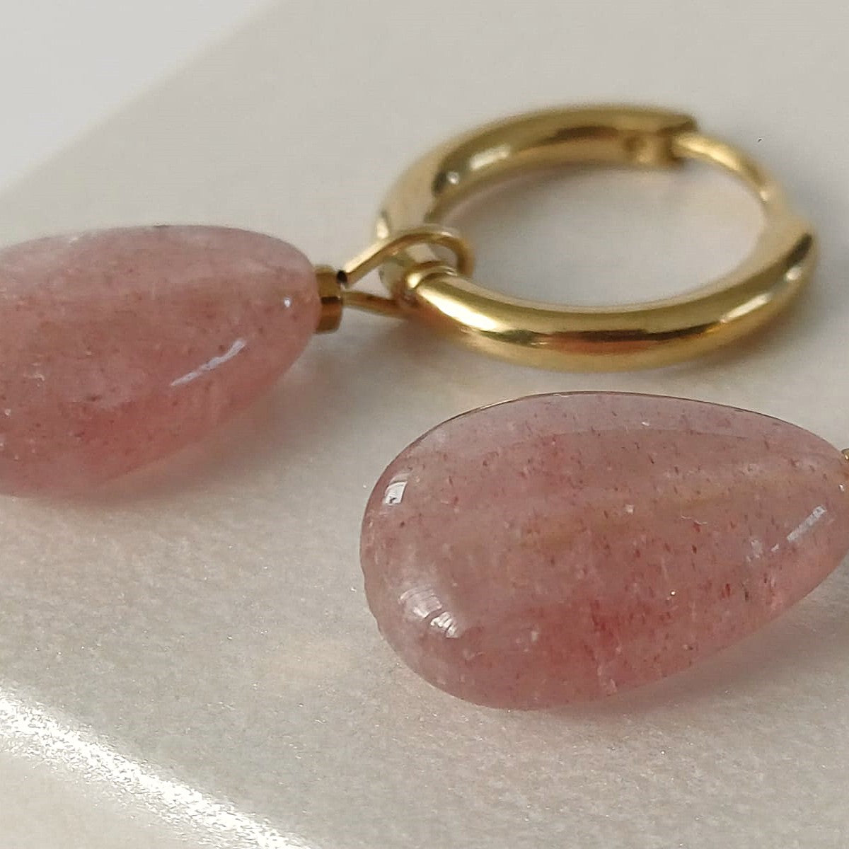 CreEZions roze oorbellen met aardbeienkwarts