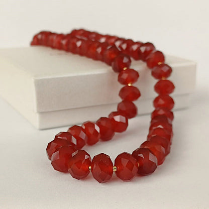 Dames ketting met carneool – stijlvolle edelsteen ketting met rode kralen