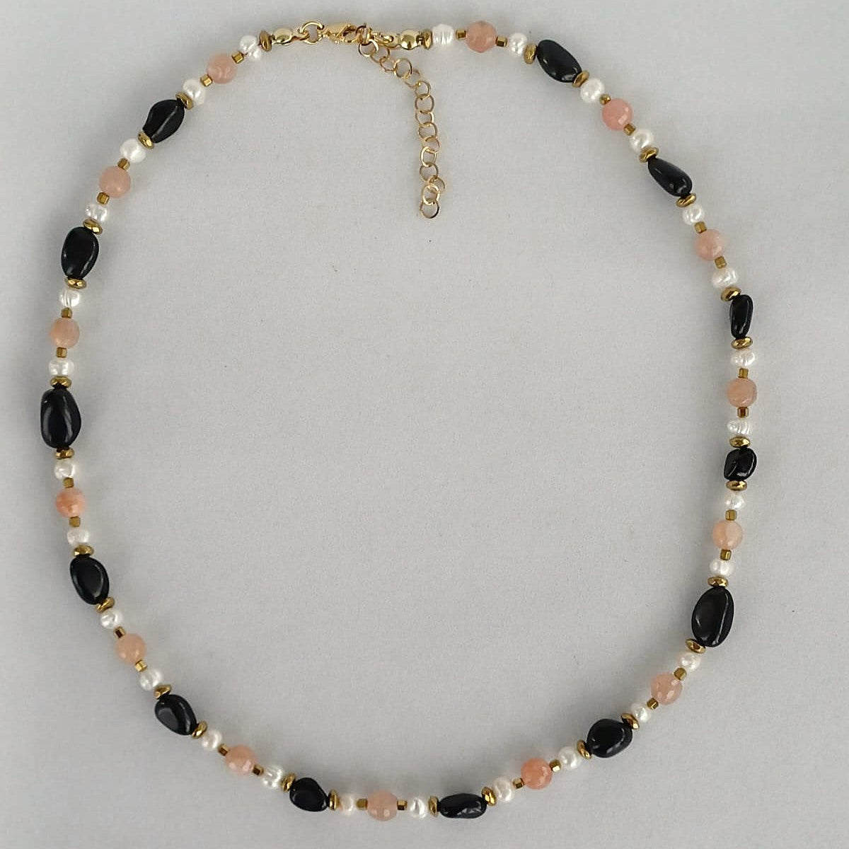 Dames ketting met onyx, zonnesteen en zoetwaterparels