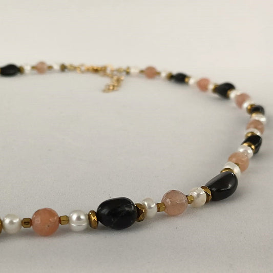 Dames ketting met onyx, zonnesteen en zoetwaterparels
