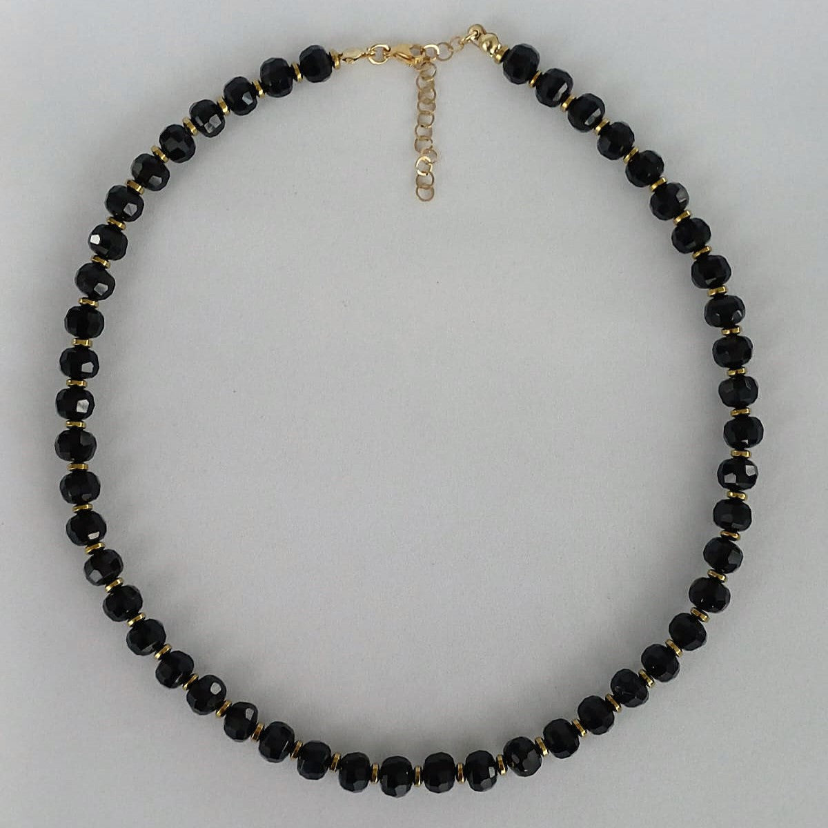 Gouden halsketting met zwarte onyx