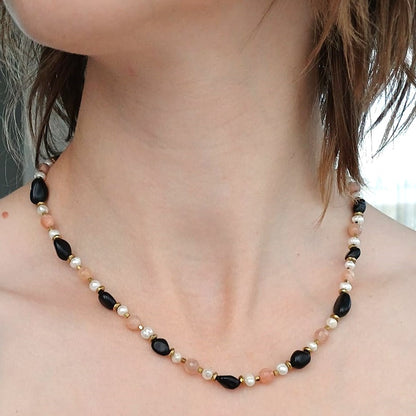 Dames ketting met onyx, zonnesteen en zoetwaterparels