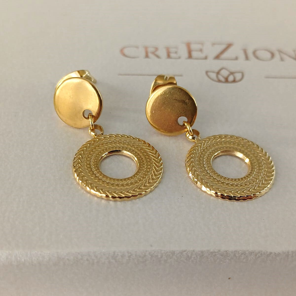 Gouden RVS oorstekers – stijlvolle stainless steel oorbellen met ronde bedel