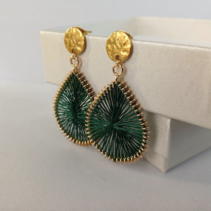 Oorstekers met groene macramé hangers – stijlvolle dames oorbellen met unieke twist