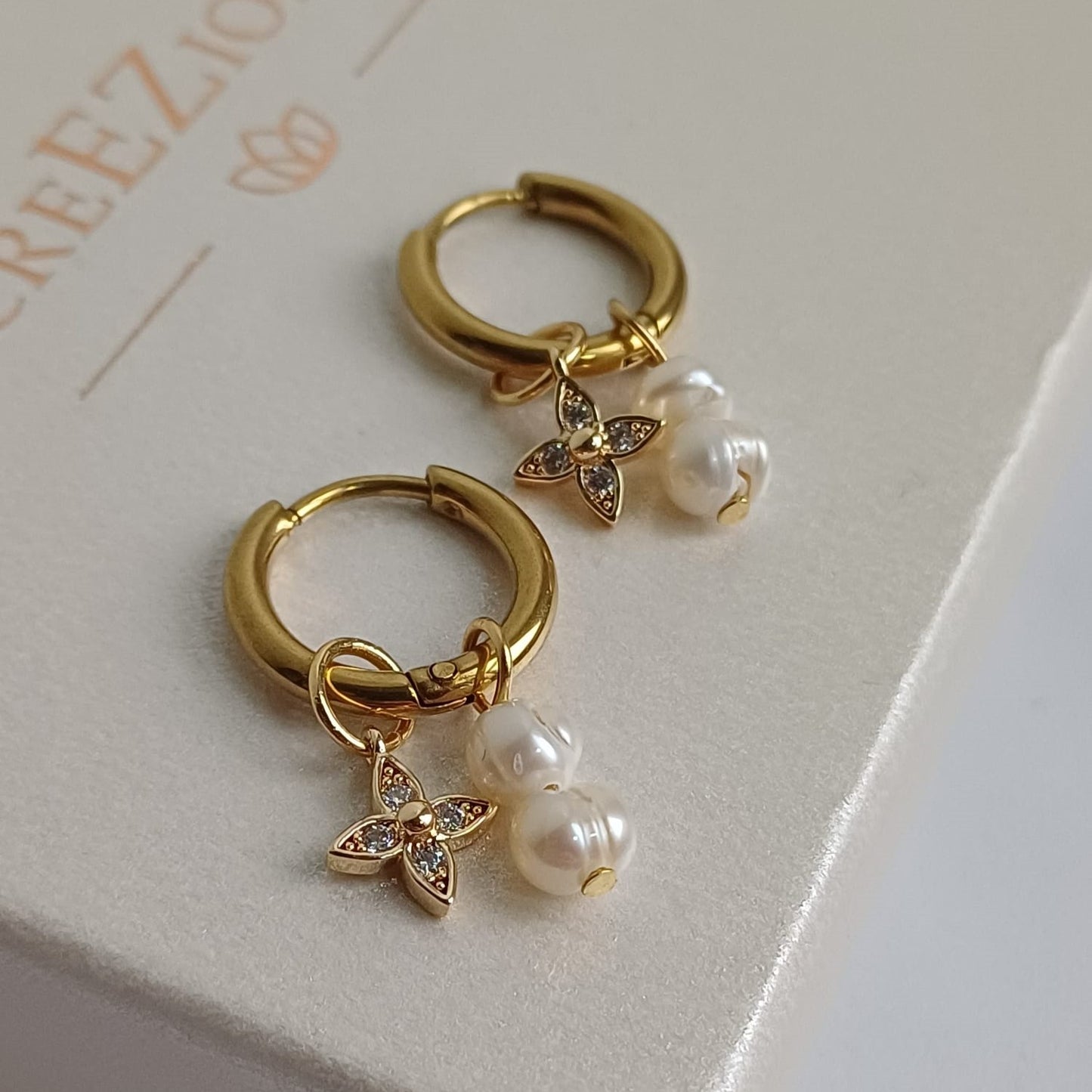 CreEZions gouden oorbellen met parels en zirkonia