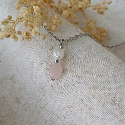Jij bent geliefd – Ketting met Rozenkwarts & Zoetwaterparel