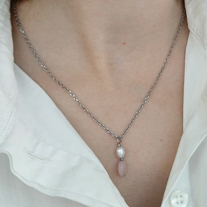 Jij bent geliefd – Ketting met Rozenkwarts & Zoetwaterparel