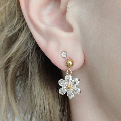 CreEZions elegante oorstekers met zirkonia bloem
