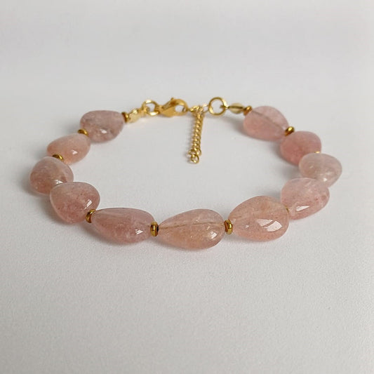 Elegante armband van aardbeienkwarts