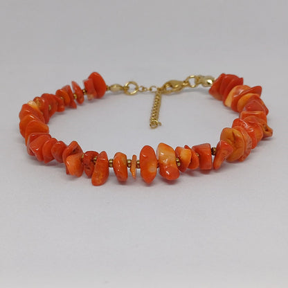 Armband met rode schelp chips