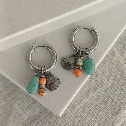 Oorbellen met amazoniet, turquoise en schelpbedels