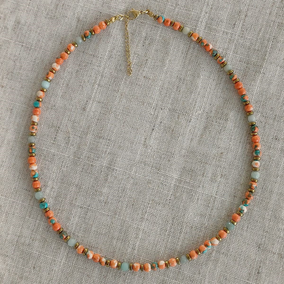 Kralenketting met blauwe chalcedoon en oranje-blauwe turquoise