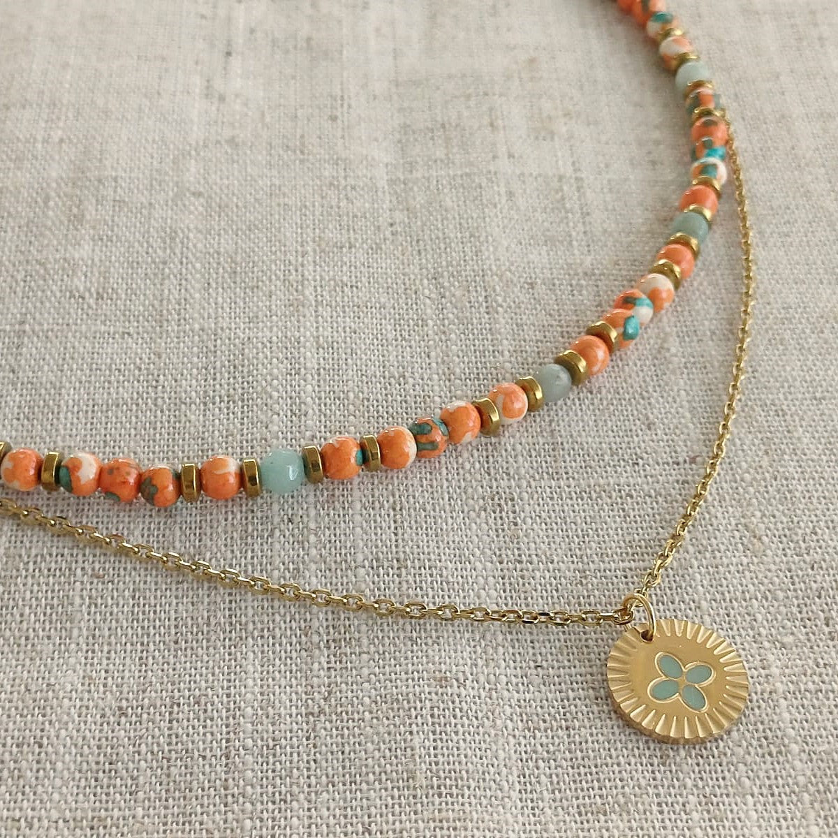 Kralenketting met blauwe chalcedoon en oranje-blauwe turquoise