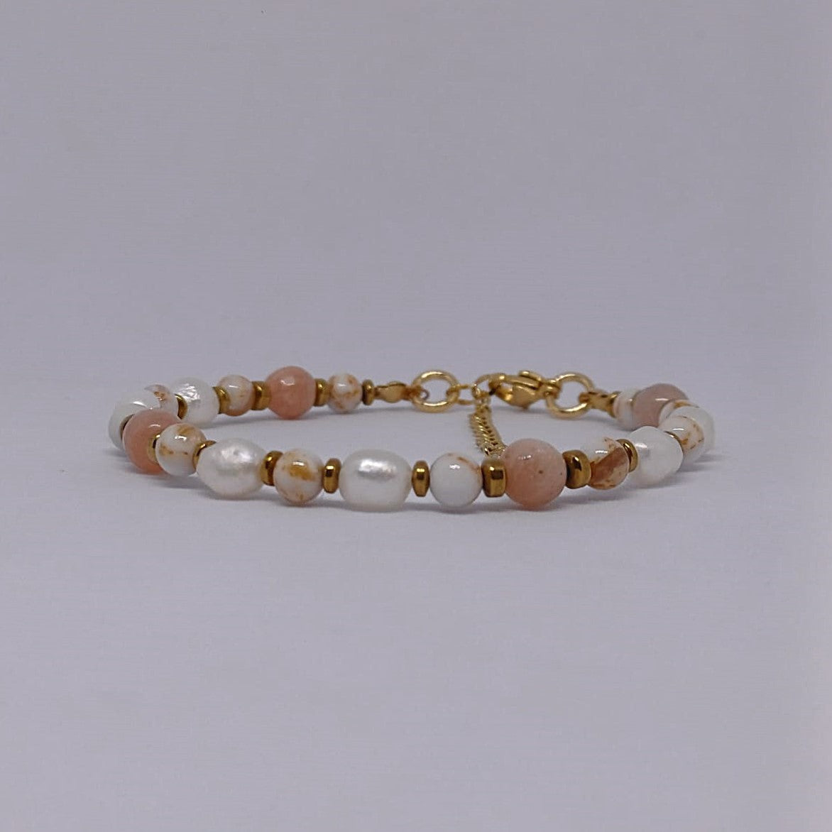 Armband met Zonnesteen, schelpkralen en zoetwaterparels