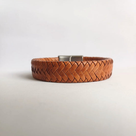 Leren heren armband cognac met stijlvol gevlochten design