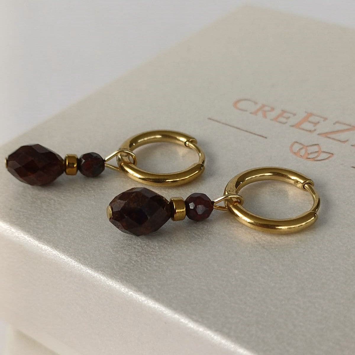 Handgemaakte granaat oorbellen