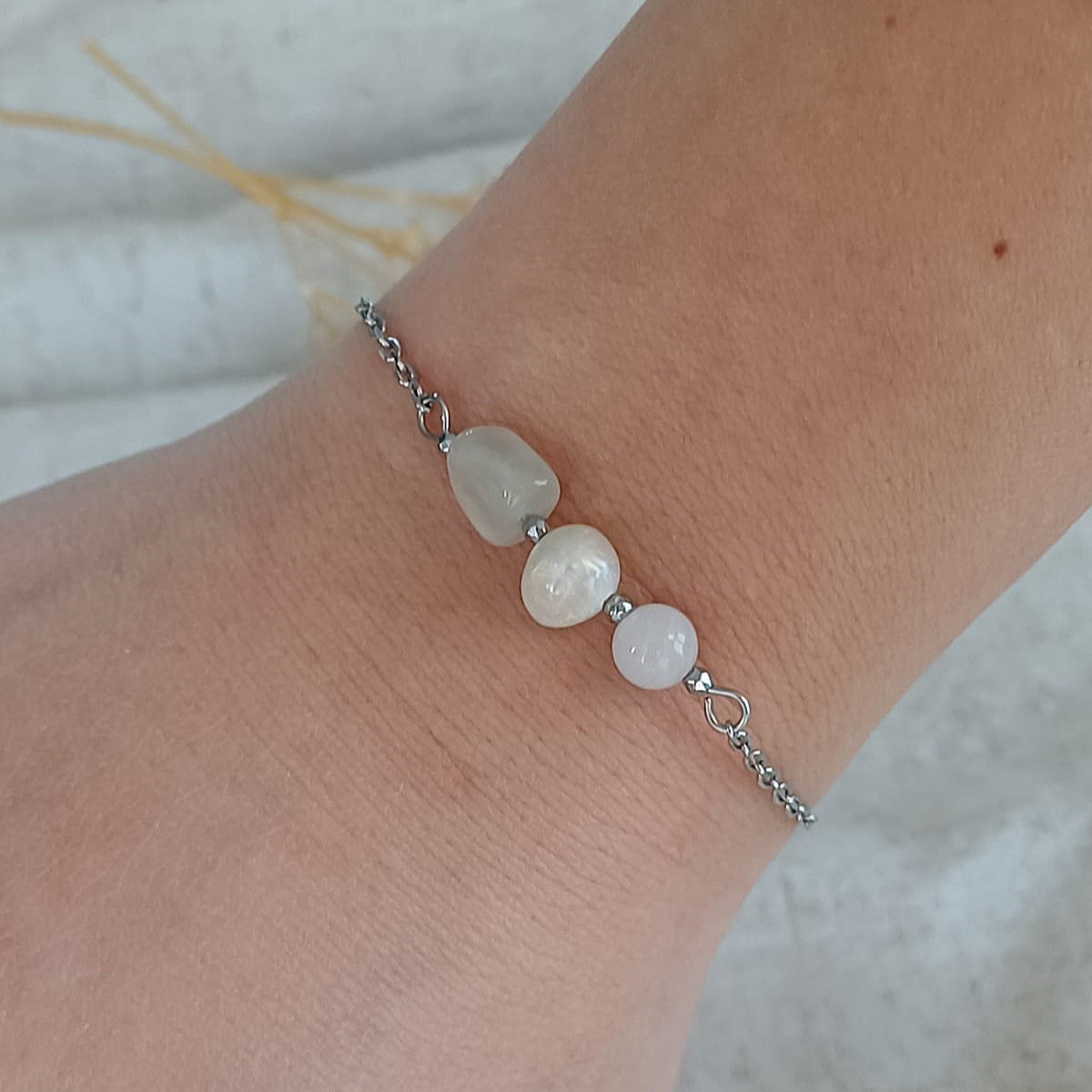 Nieuw Begin – Armband met Maansteen, Witte Kwarts & Zoetwaterparel