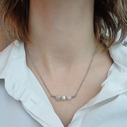 Nieuw Begin – Ketting met Maansteen, Witte Kwarts & Zoetwaterparel