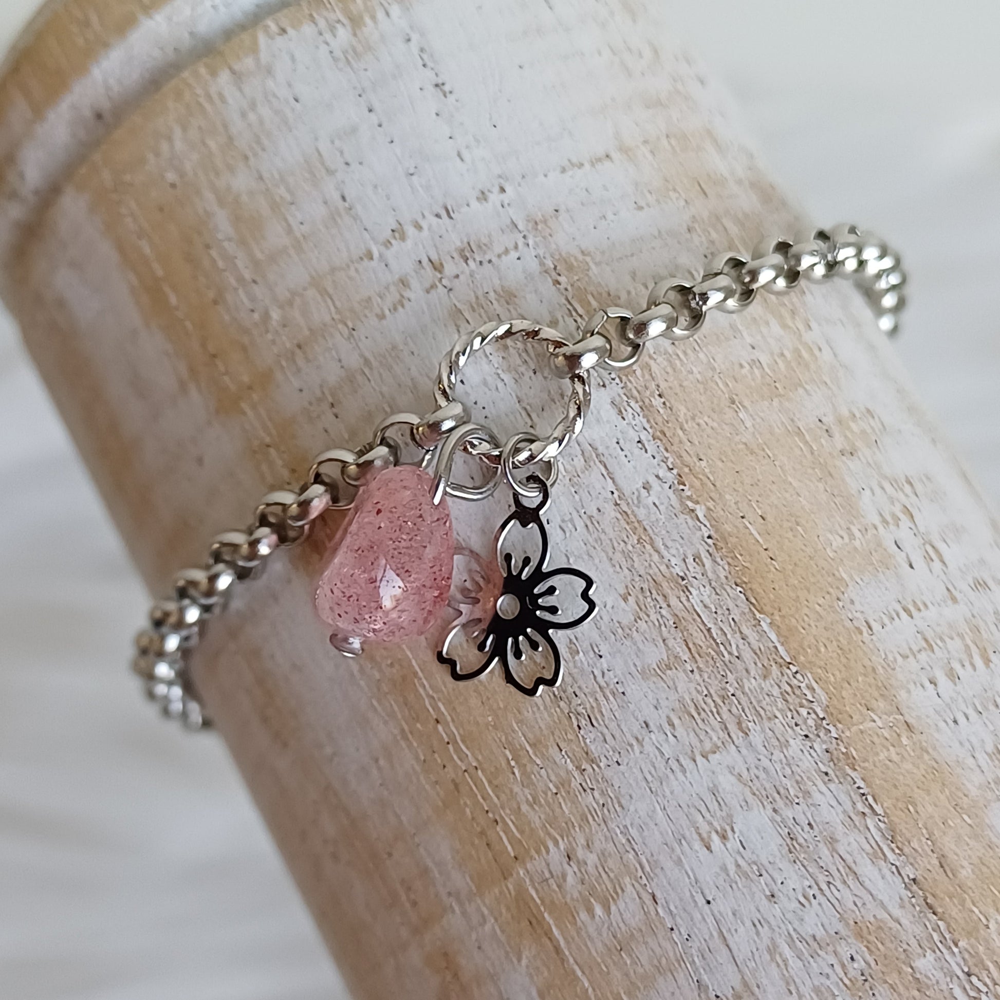 CreEZions RVS armband met bloemetje en roze Jaspis steentje